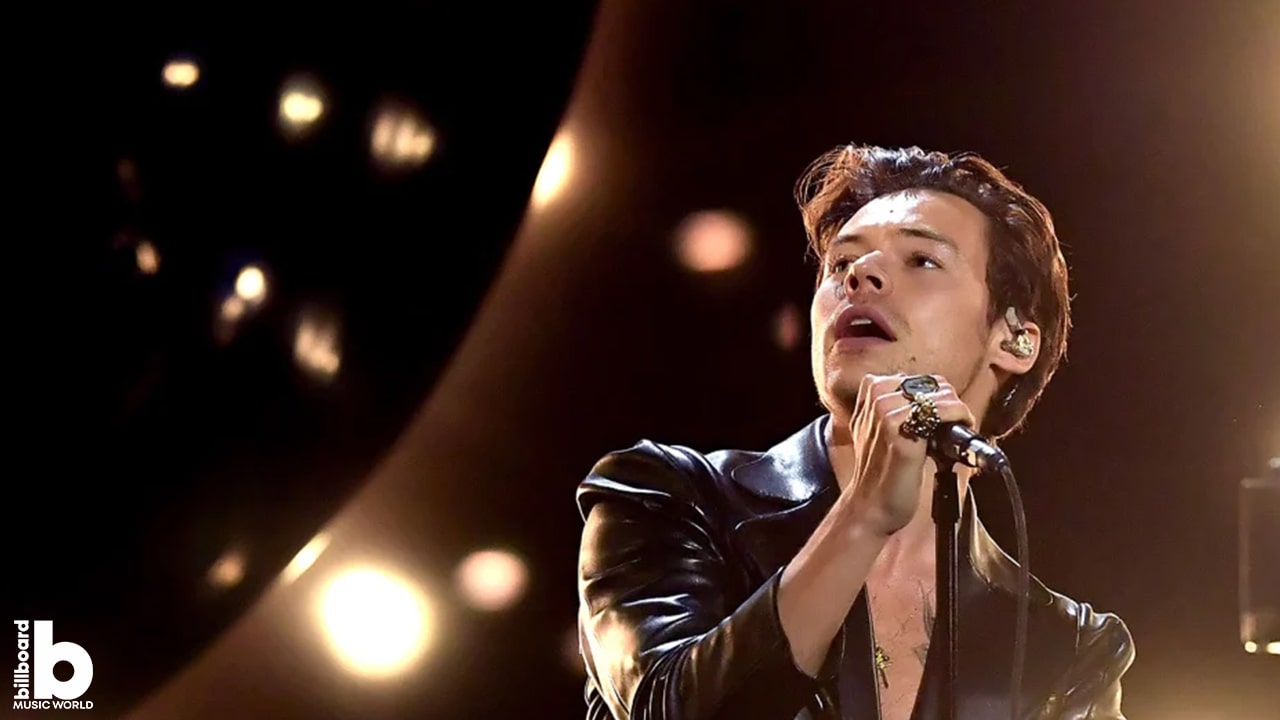 Harry Styles’ Pants Split Wide Open in the Crotch in Front of Jennifer Aniston During His Concert