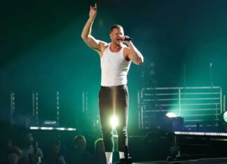 Imagine Dragons Support Striking Netflix Writers With Picket Line Mini-Concert-min