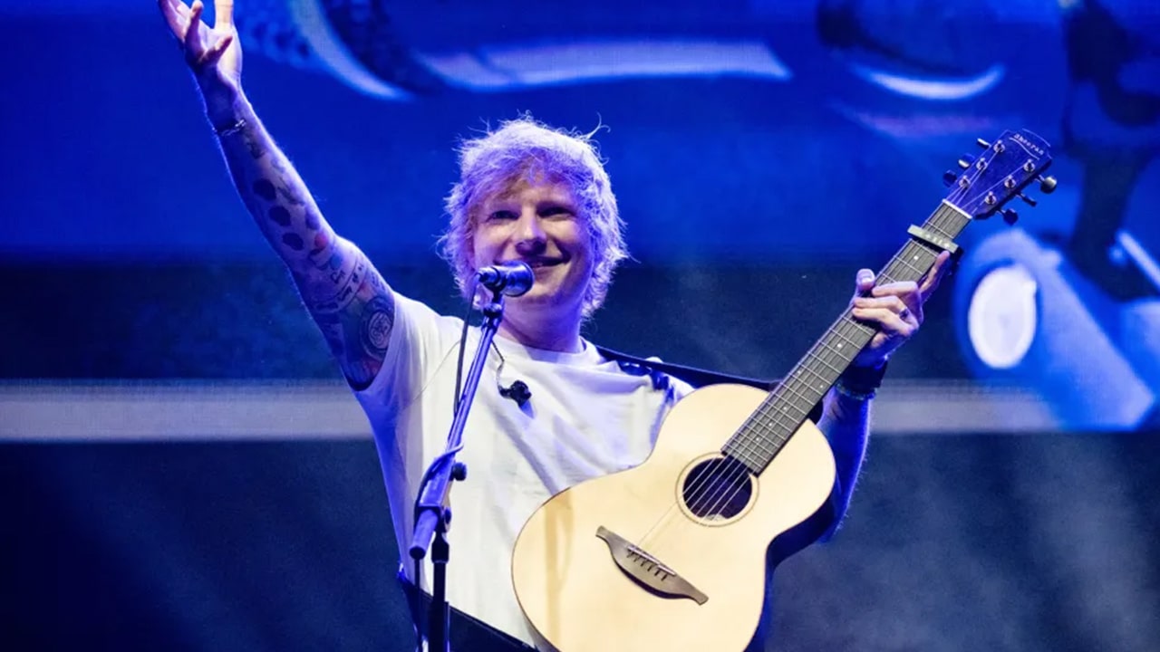 Ed Sheeran & Chris Hemsworth Wield Thor’s Hammer in Singer’s 2023 Year-End Photos Recap